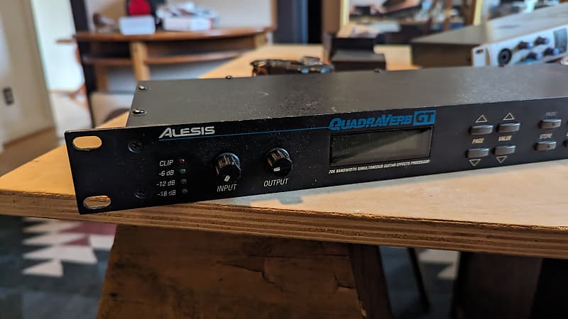 Alesis QuadraVerb GT 20k Bandwidth Simultaneous Guitar Effects