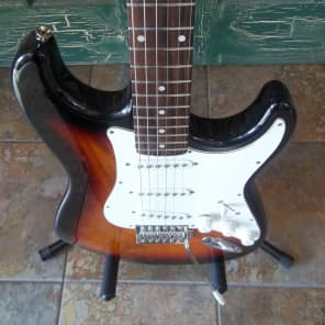 Austin AU 731 Electric Stratocaster Style Guitar with Tremolo in Tobacco Burst image 4