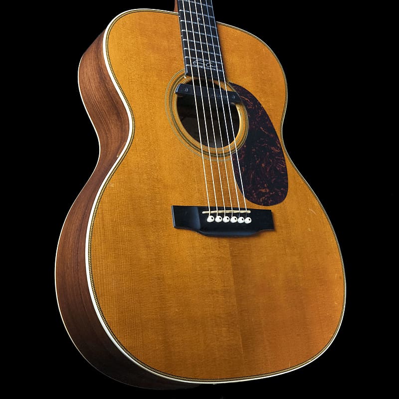 Pre owned martin deals guitars