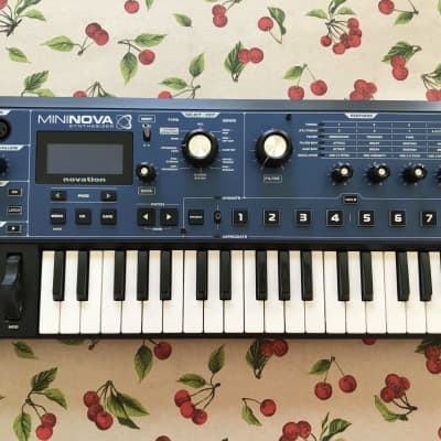 Novation MiniNova 37-Key 18-Voice Synthesizer 2012 - Present - Blue