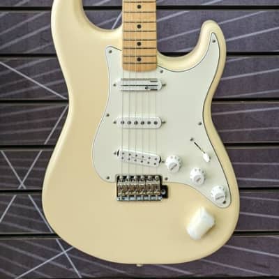 Fender EOB Stratocaster, Olympic White, Maple - Includes deluxe Gig Bag B Stock image 6