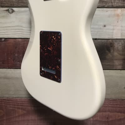 Fender Standard Stratocaster Left-Handed with Maple Fretboard Arctic White 2015 image 3