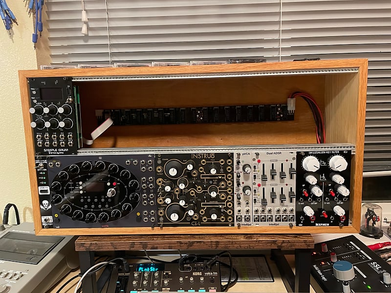 Synthesizer Kit Moog 104HP Powered Eurorack Case > Keyboards