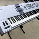 Yamaha Motif ES 8 - 88 Key w/ Anvil Case