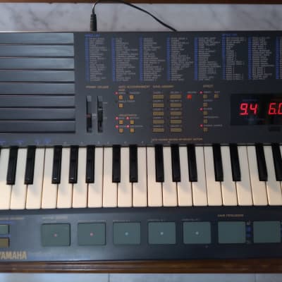 Yamaha PSS 680 1988 - MANUAL BOOK Grey Blue very near to DX7 2 FM operators 9 paramets and the same Drums that RX120 sequencer 5 Tracks Full working PSU image 4