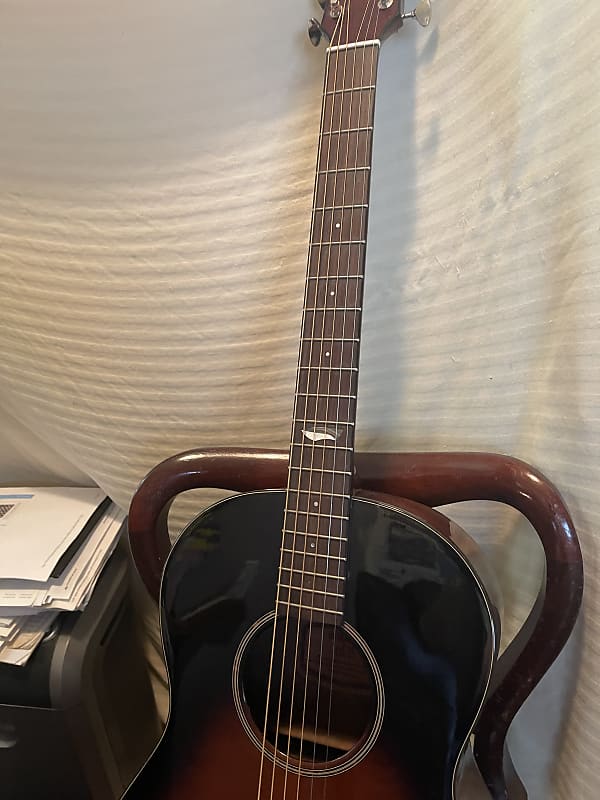 Yamaha CSF 35 parlor size acoustic guitar. see details sunburst