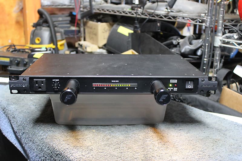 Furman PL-Plus C/ Power Conditioner w Lights and Meter LED image 1
