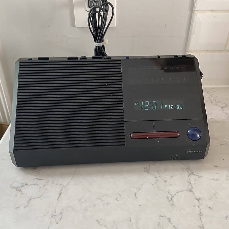 Proton RS325 FM / AM Clock Radio Vintage Reverb