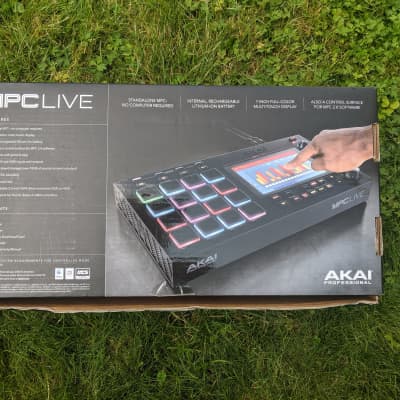 Akai Professional MPC Live Standalone Sampler and Sequencer with 7" High-Resolution Display image 8