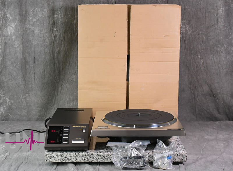 Technics SP-10 MK3 Turntable W/ Power Unit in Very Good condition  			