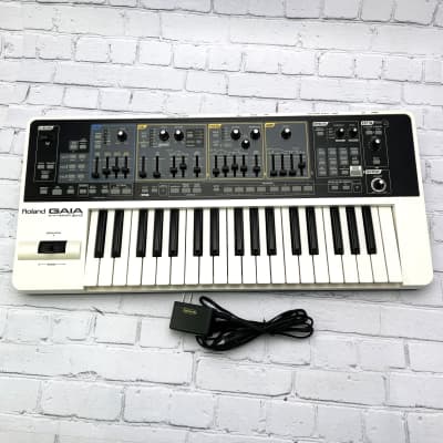 Roland GAIA SH-01 Keyboard Synthesizer - Perfect Circuit
