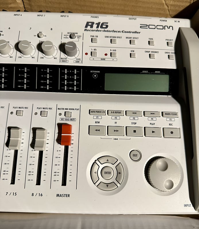 ZOOM R16 - レコーディング/PA機器