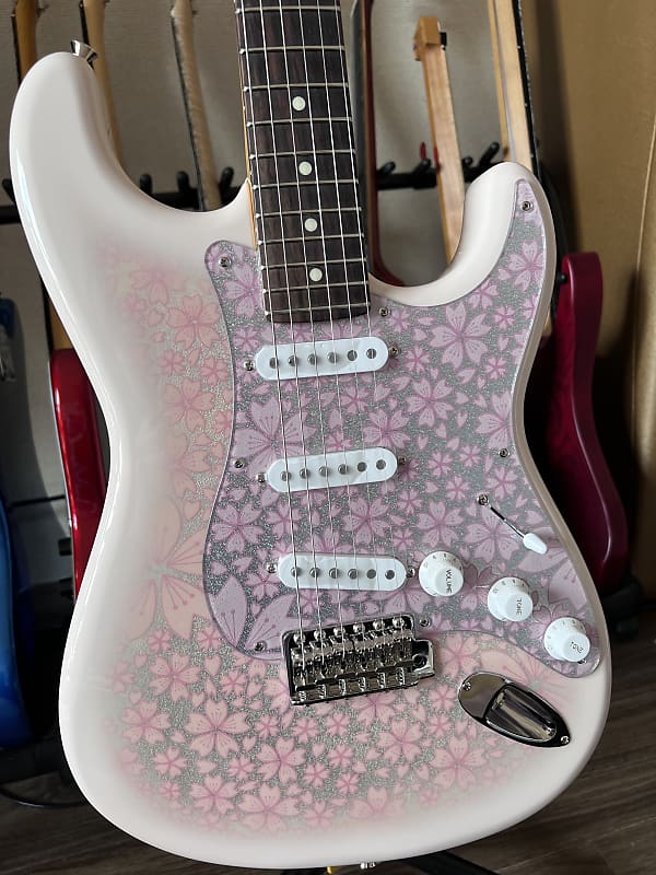 Tokai AST Sakura Paisley (Stratocaster type)(pink)