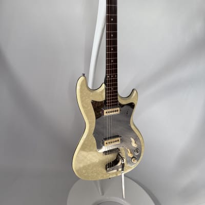 Isana solidbody guitar 1960s - pearloid vinyl image 5