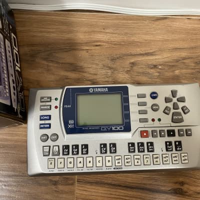 Yamaha QY100 Sequencer