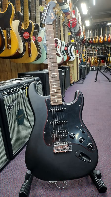Fender Special Edition Noir Stratocaster HSS | Reverb