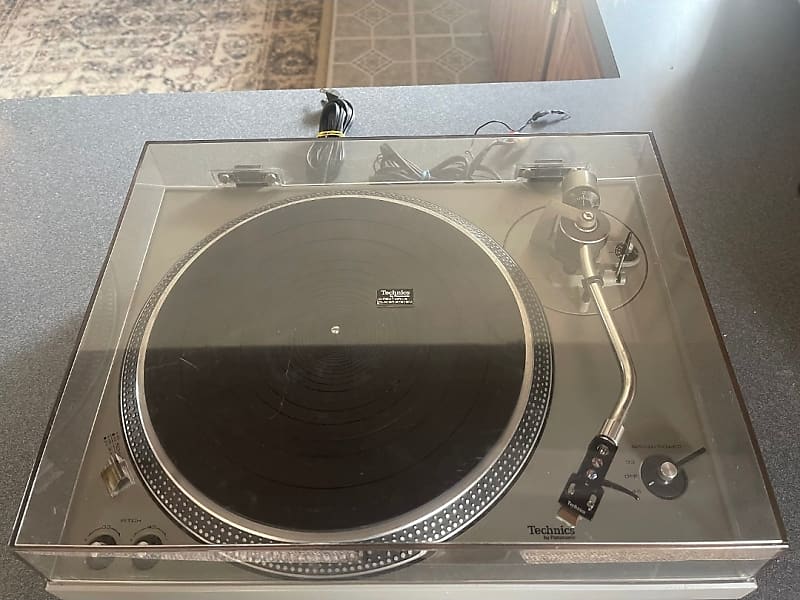 Technics SL-1500 mk1 1978 - Silver  			
