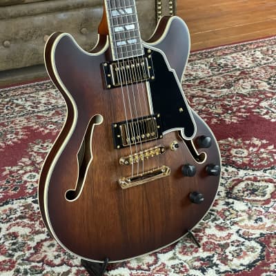 D'Angelico Deluxe Mini DC with Stop-Bar Tailpiece Satin Brown Burst incl. Case + 3,138 kg + NEW image 2