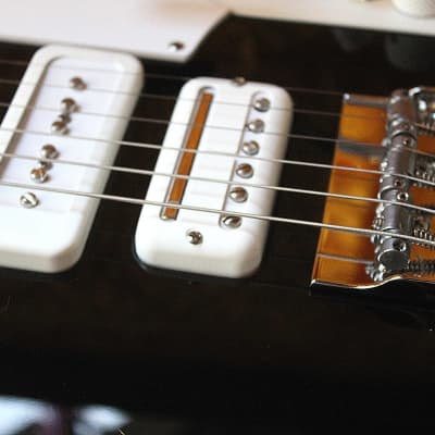 FENDER "Jack White Triplecaster, Maple Fingerboard, Black" HARDCASE image 17