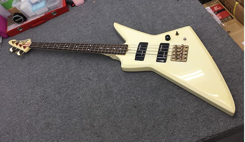 Aria Pro II ZZB Deluxe 1980s White Japan explorer bass Total