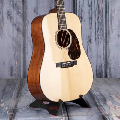 Martin D-18 Modern Deluxe, Natural image 2