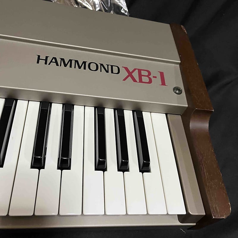 Hammond XB-1 アナログシンセサイザー Hammond XB-1 アナログシンセサイザー