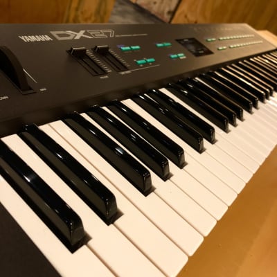 Yamaha DX27 Programmable Algorithm Synthesizer 1985 - Black