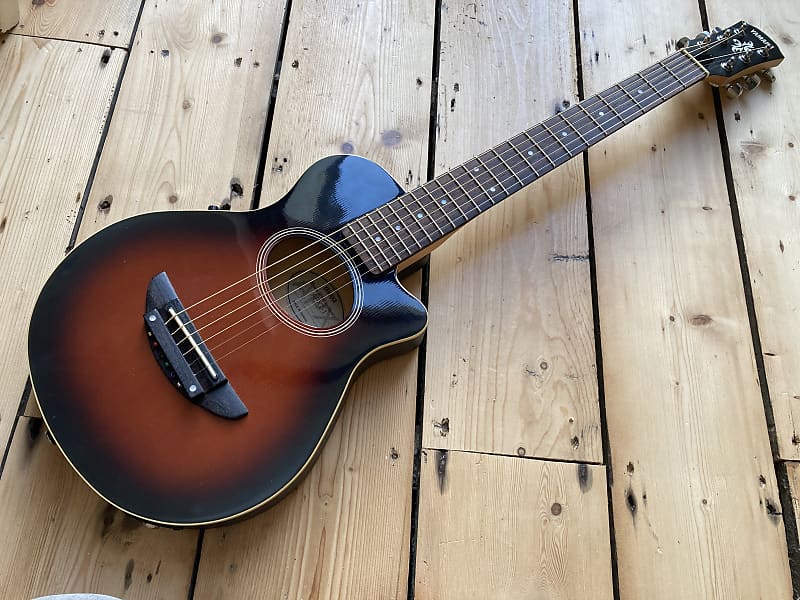 Yamaha APX500III Thinline Acoustic/Electric Cutaway Guitar