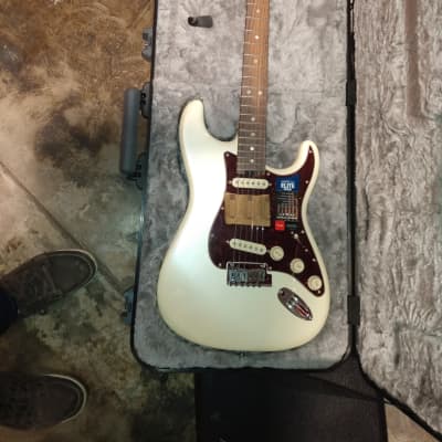 Fender American Elite Stratocaster with Rosewood Fretboard 2016 - 2019 Olympic Pearl image 3