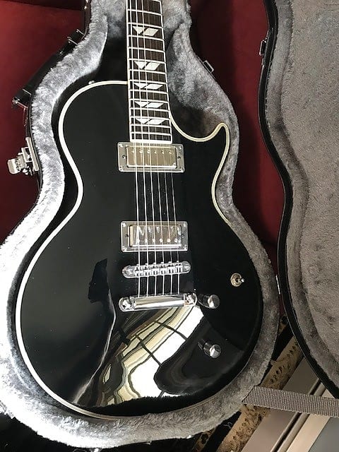 Burny Guitar with Pariah Pickups Les Paul style body LG 85BT Black