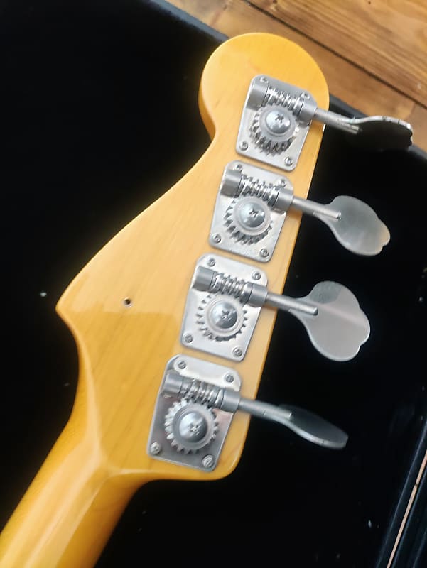 Fender Japan Precision Bass 1999-2002 - Three tone sunburst