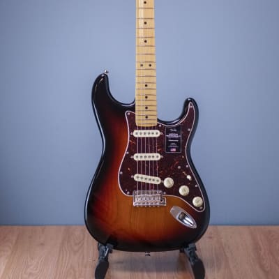 Fender American Professional II Stratocaster Sunburst DEMO image 5