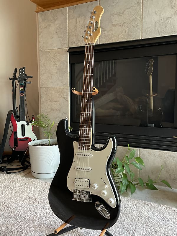 Stagg Stratocaster HSS maple neck rosewood fretboard with Reverb