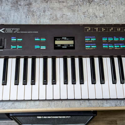 Yamaha DX27 Programmable Synth - 1985 w/case