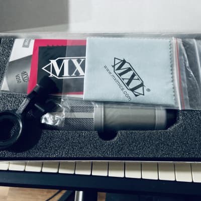 MXL V250 Condenser Microphone image 2