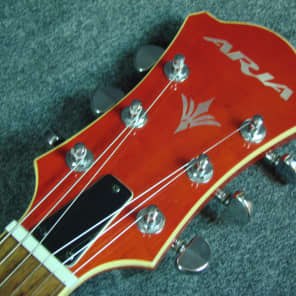 Aria Pro II FA-80 Hollow-Body Single Cutaway Electric Guitar Aria Pro II FA-80 Hollow-Body Single Cutaway Electric Guitar