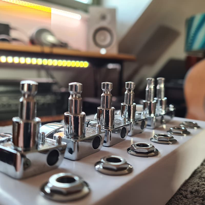 Fender Tuners 2016 Nonlocking, Staggered Reverb