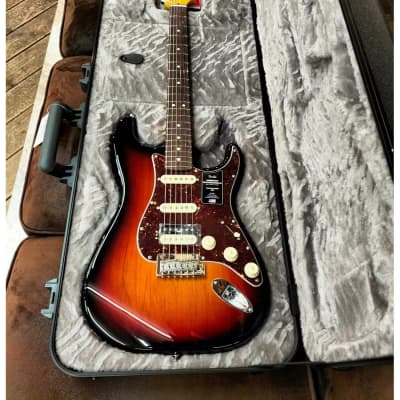 Immagine Fender American Professional II Stratocaster HSS, Rosewood Fingerboard, 3-Color Sunburst - 9
