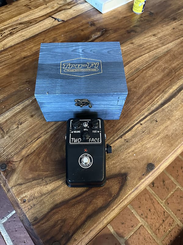 Tru-FiのTWO FACE Fuzz Face系ファズペダルです。