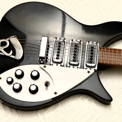1982 Rickenbacker 320 6-string short scale guitar image 1