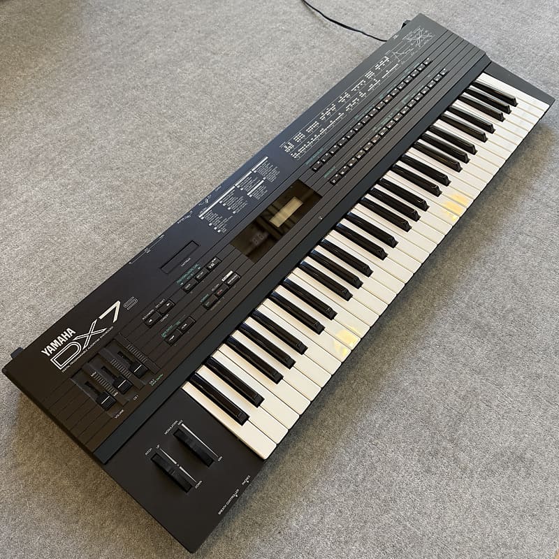 Yamaha DX7 Digital FM Synthesizer | Reverb