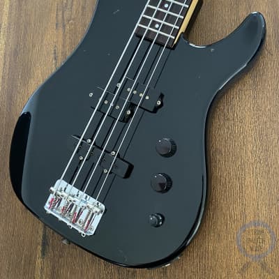 Fernandes Bass, Limited Edition, PJ, Medium Scale, Black MIJ