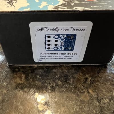 EarthQuaker Devices Avalanche Run Stereo Reverb & Delay with Tap Tempo