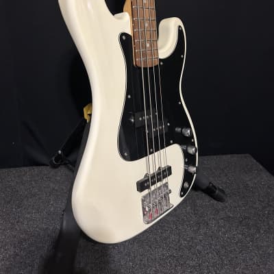 Austin 4-String Electric Bass White P Bass ABP200 w/ Gig Bag #304 image 4