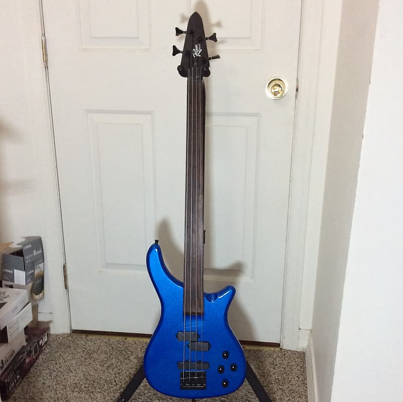 Rogue lx200bf fretless series deals iii electric bass guitar