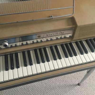 Wurlitzer 200 Electric Piano 1969 Beige Complete with Bench and Cases image 10