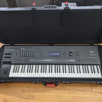 Kurzweil K2500S Sampler Synthesizer Workstation Keyboard, 76 Key, V.A.S.T., With Gator TSA Hard Case