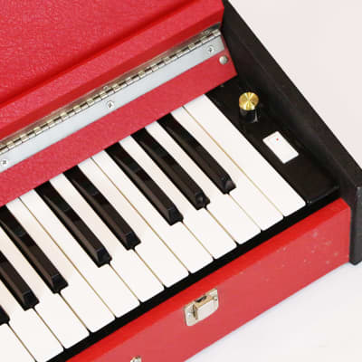 1960s Unknown Vintage Pump Air Organ Keyboard Two-Tone Red & Black Cute Retro Chord Organ Rare image 11