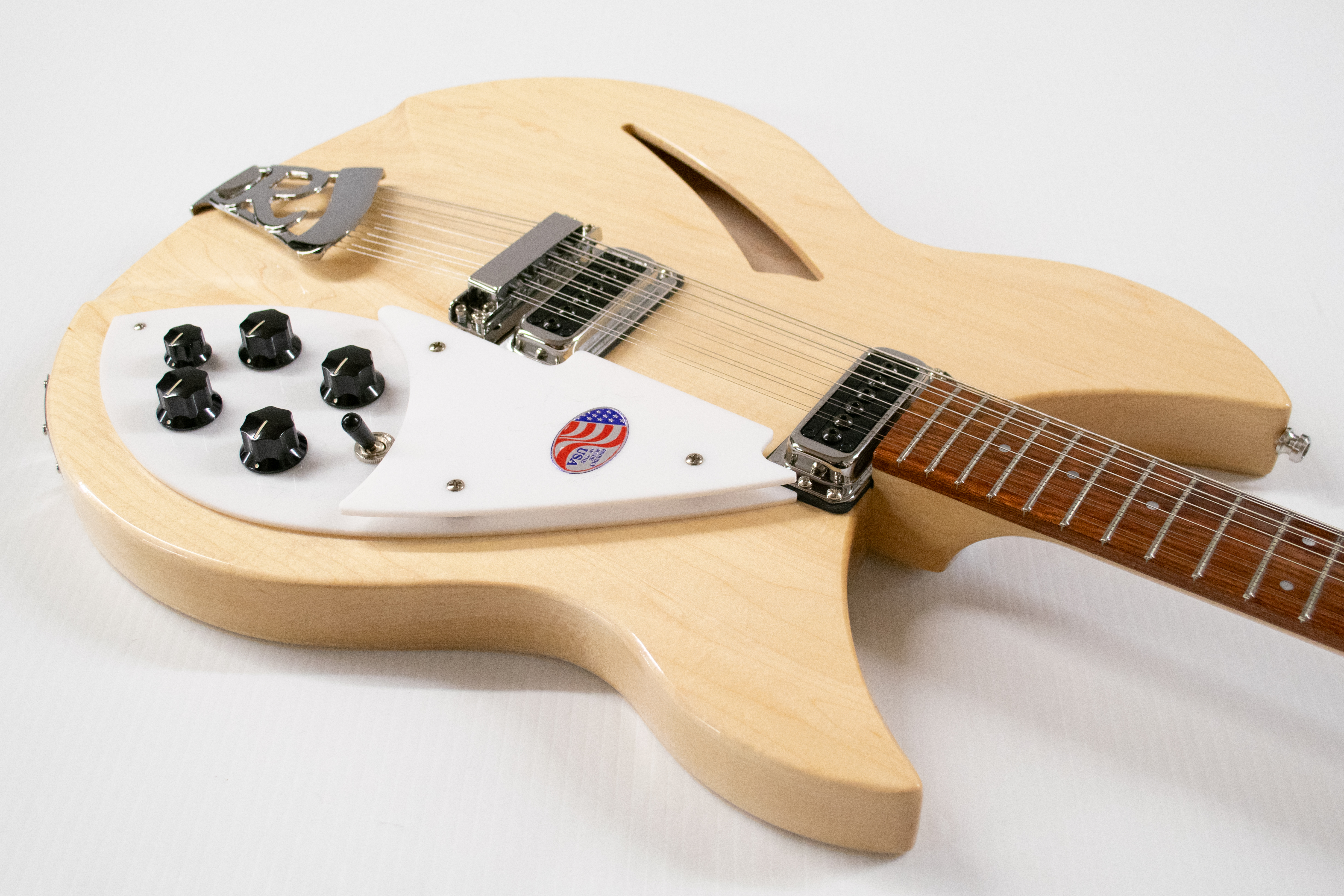 Rickenbacker 330/12 Semi-hollow 12-string Electric Guitar - Mapleglo - Picture 4 of 12