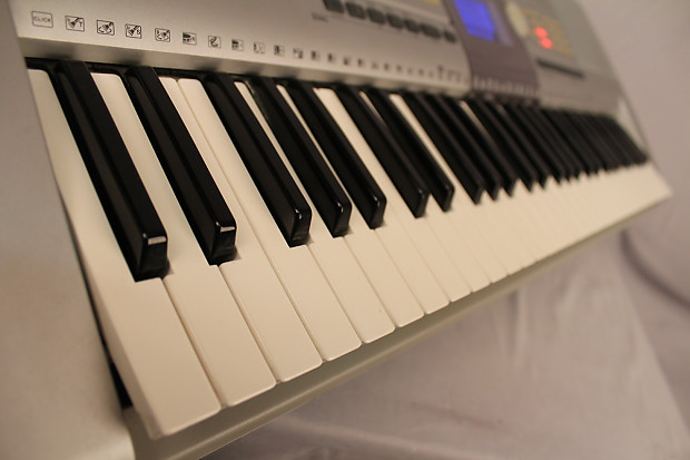 Used Yamaha PSR-295 Portatone 61-Key Touch-Sensitive Musical